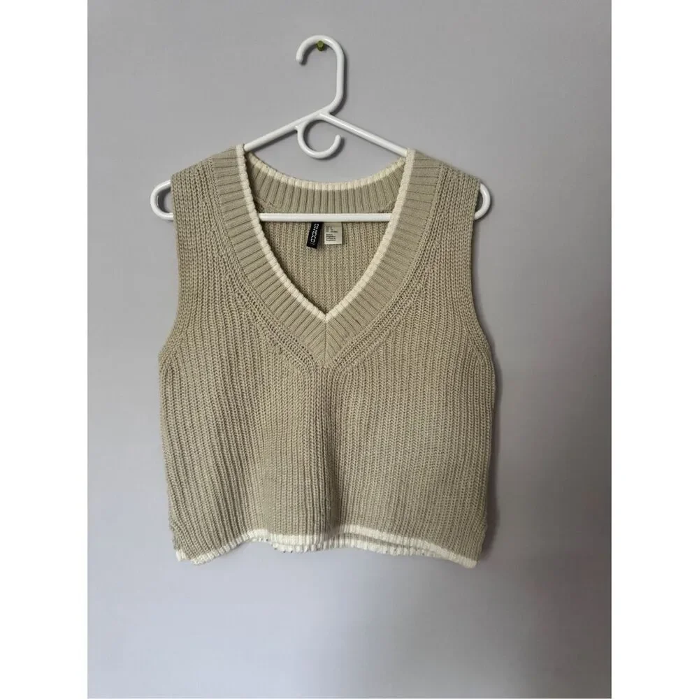 H&M divided women’s crème sweater vest size‎ small